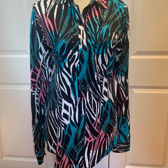 Wrangler size medium blingy wild animal pattern western shirt - Picture 2 of 4